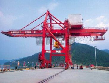 碼頭起重機怎么防止生銹